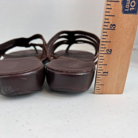 St. John's Bay Women's Brown Leather Flip Flop Sandals Strappy Size 10 M - Picture 6 of 11